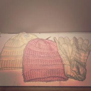 FLASH SALE ⚡️ Winter hats Matching Gloves ❄️